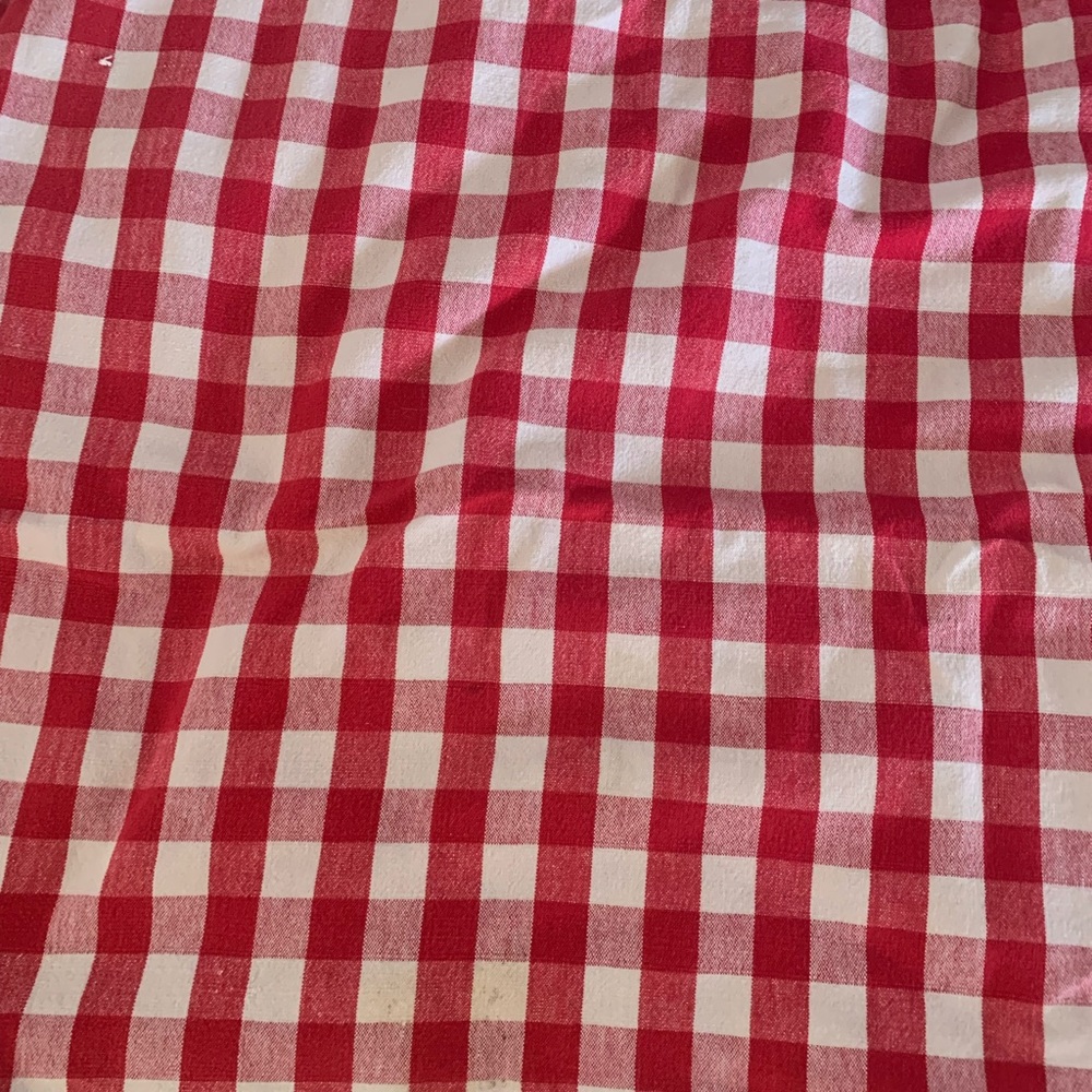 Red checkered tablecloth - Picture 2 of 2